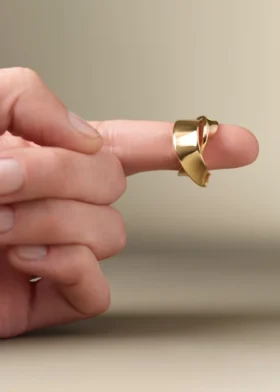 Anel Éole Curled, edição banhada a ouro de carats