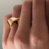 Anel Éole Curled, edição banhada a ouro de carats