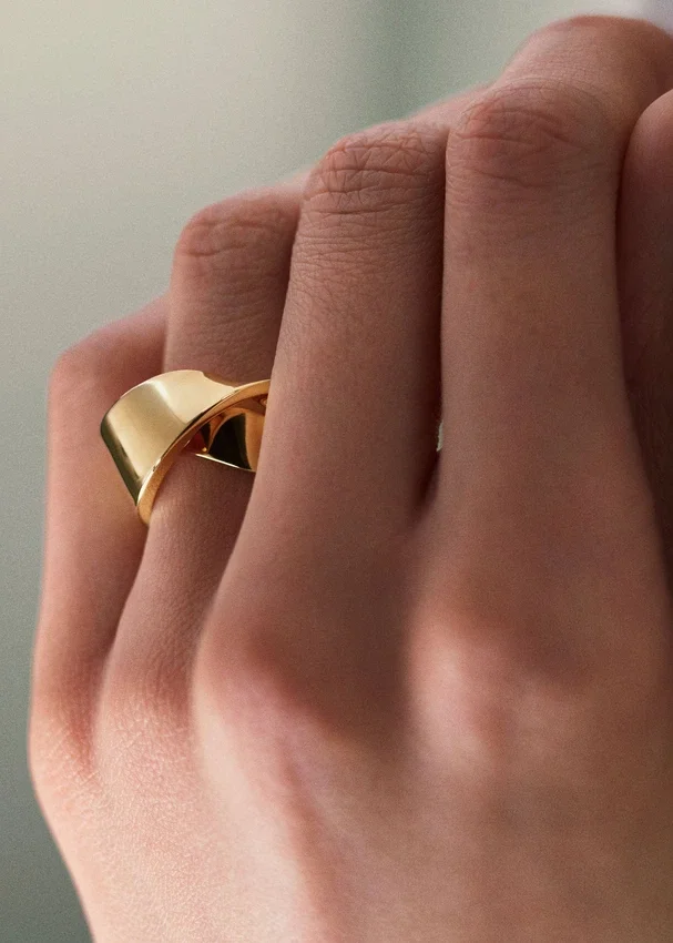 Anel Éole Curled, edição banhada a ouro de carats