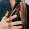 Anel Ormé Edition banhado a ouro com couro camel
