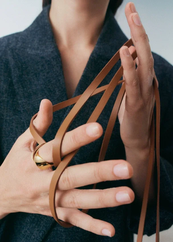 Anel Ormé Edition banhado a ouro com couro camel