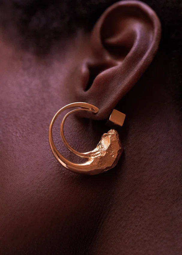 Brincos de argola Eroz, edição banhada a ouro de 24 quilates