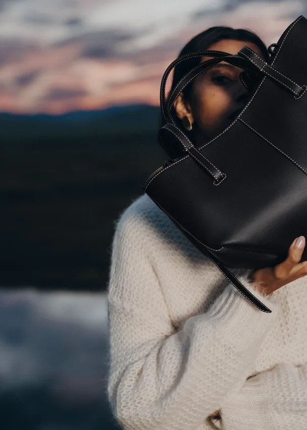 Cyme Mini Edition Preto Texturado com Costura em Ecru