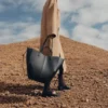 Cyme Tote Edition Preto Texturado com Costura em Ecru