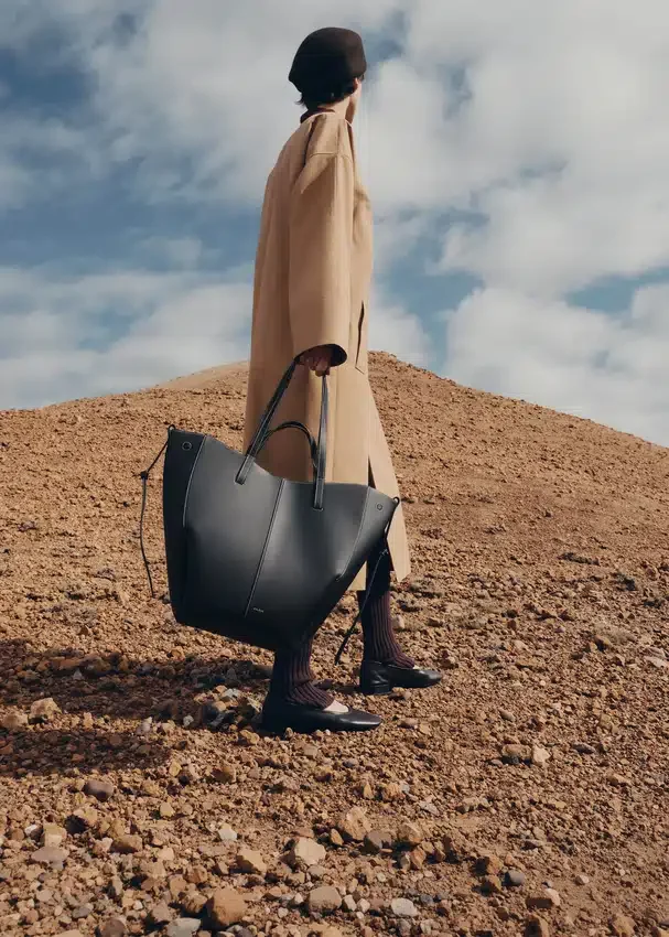 Cyme Tote Edition Preto Texturado com Costura em Ecru