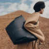 Cyme Tote Edition Preto Texturado com Costura em Ecru