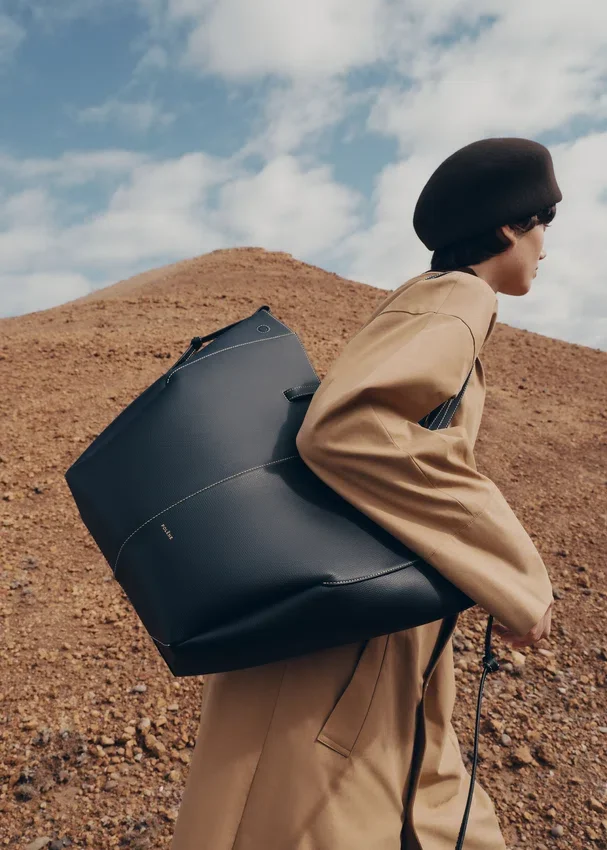 Cyme Tote Edition Preto Texturado com Costura em Ecru