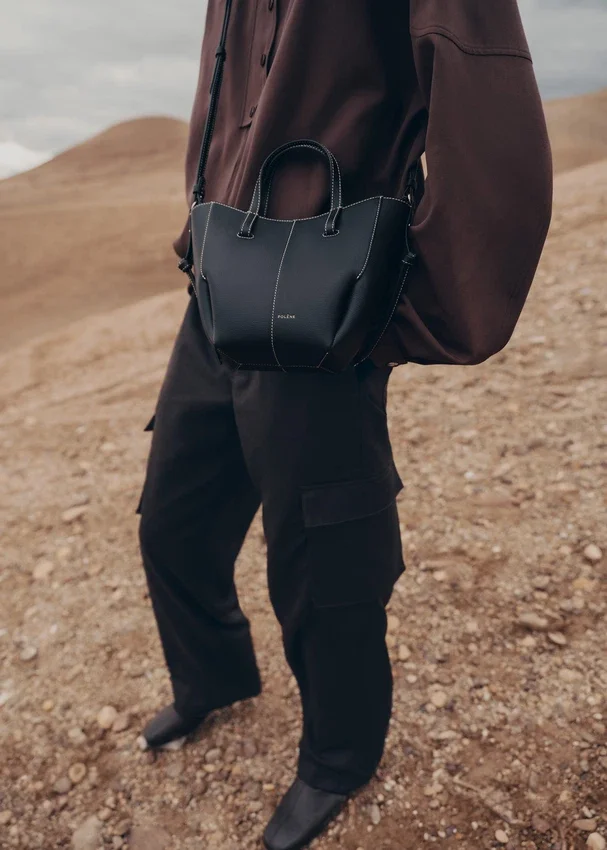 Cyme Tote Nano Edition Preto Texturado com Costura em Ecru