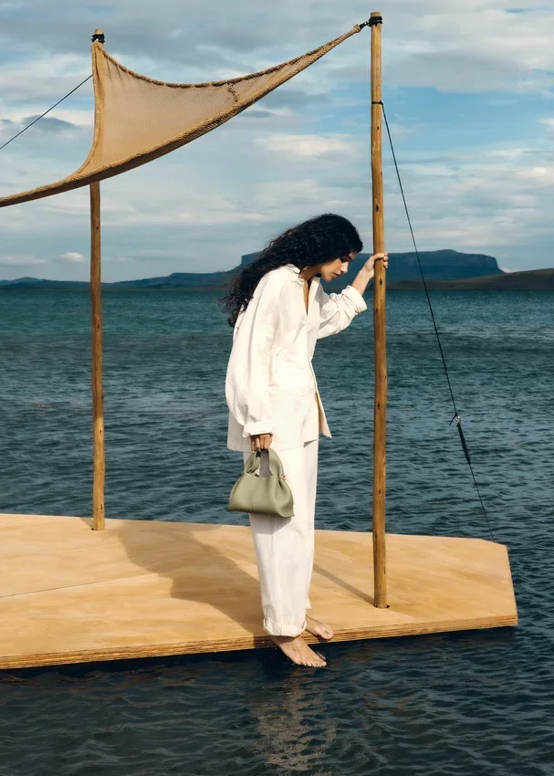 Edição Numéro Neuf Mini em tília texturada