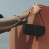 Edição Osmo Preto Liso com Costura em Ecru