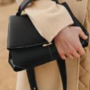 Mokki Edition Preto Texturado com Costura em Ecru