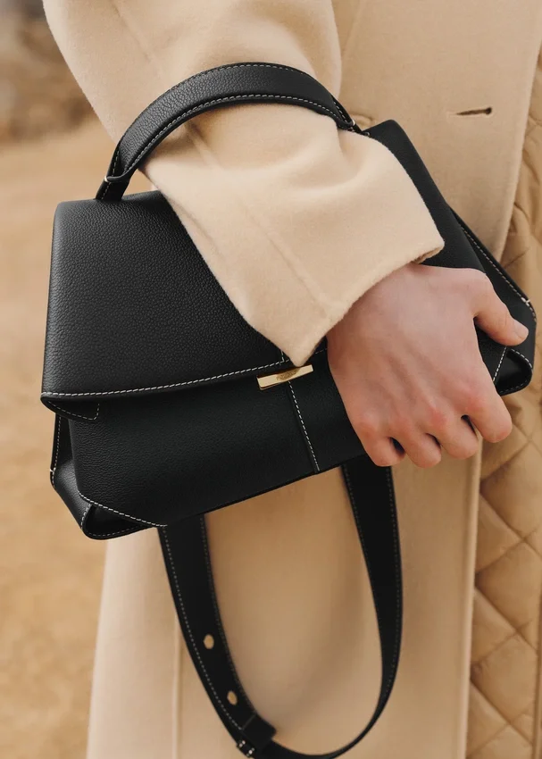Mokki Edition Preto Texturado com Costura em Ecru