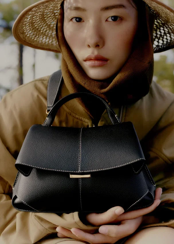 Mokki Mini Edition Preto Texturado com Costura em Ecru