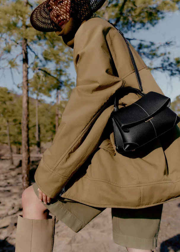 Mokki Mini Edition Preto Texturado com Costura em Ecru