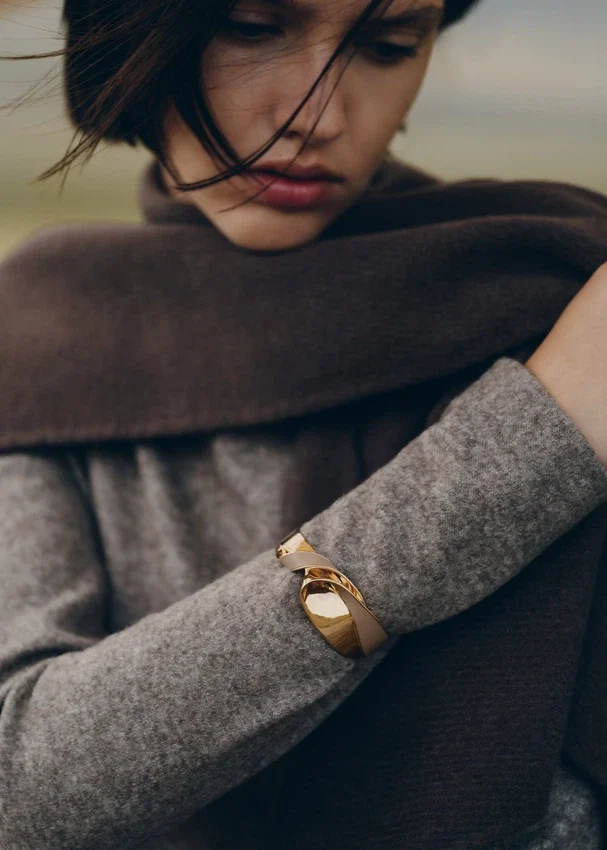 Pulseira Éole Cuff Edição em Couro Taupe