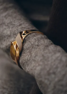 Pulseira Éole Cuff Edição em Couro Taupe