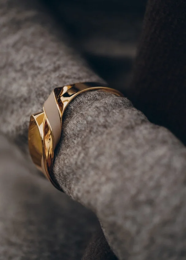 Pulseira Éole Cuff Edição em Couro Taupe