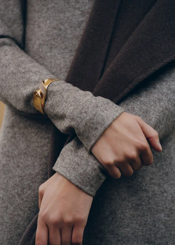 Pulseira Éole Cuff Edição em Couro Taupe