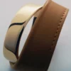 Pulseira Ormé, edição dourada com couro camel